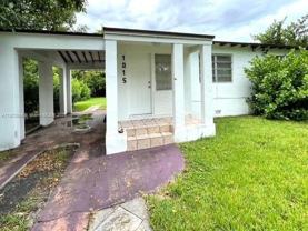 1015 Nw 42nd St - Photo 1 of 1