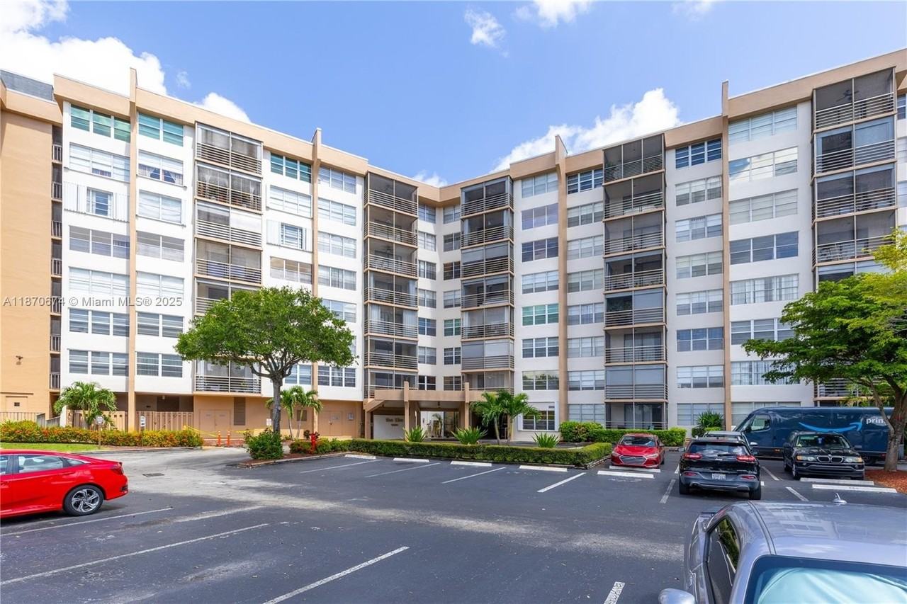 1000 Saint Charles Pl #319