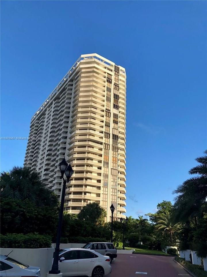 1000 W Island Blvd #712 - Photo 4 of 25