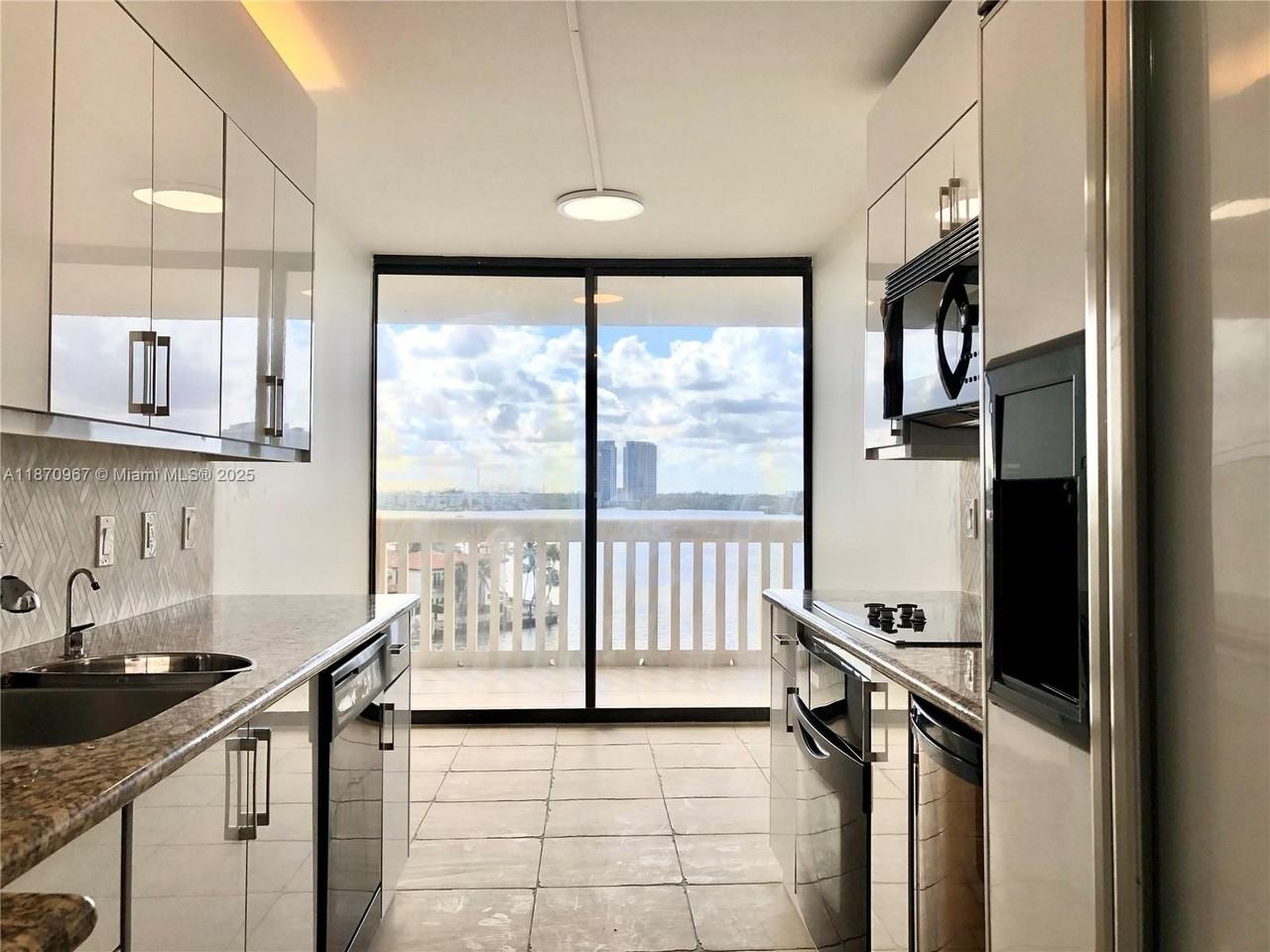 1000 W Island Blvd #712 - Photo 5 of 25