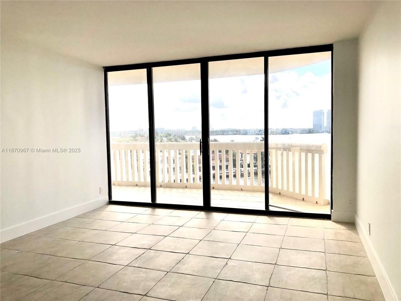 1000 W Island Blvd #712 - Photo 6 of 25