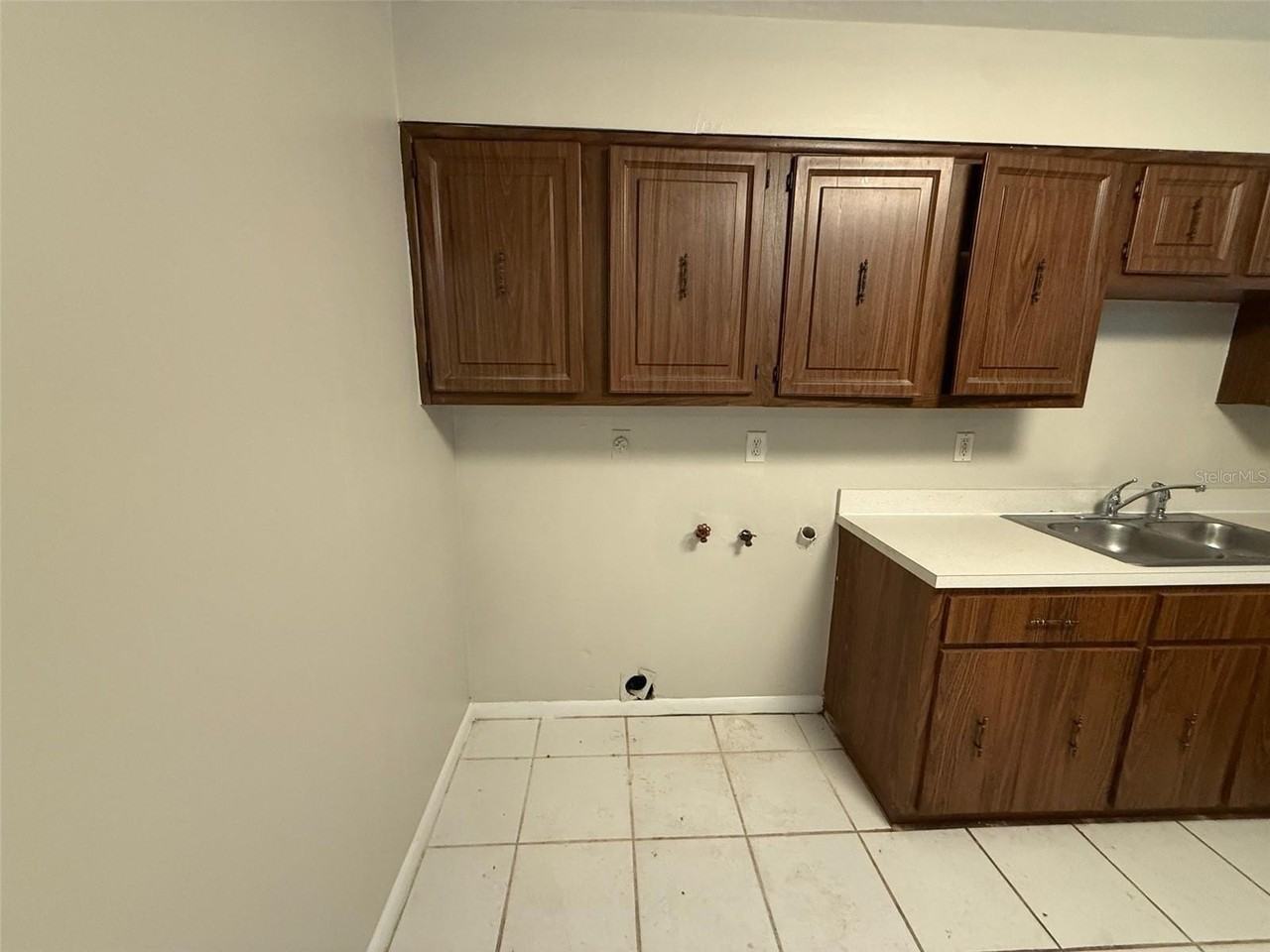 2036 Northwest 31st Place - Photo 4 of 10