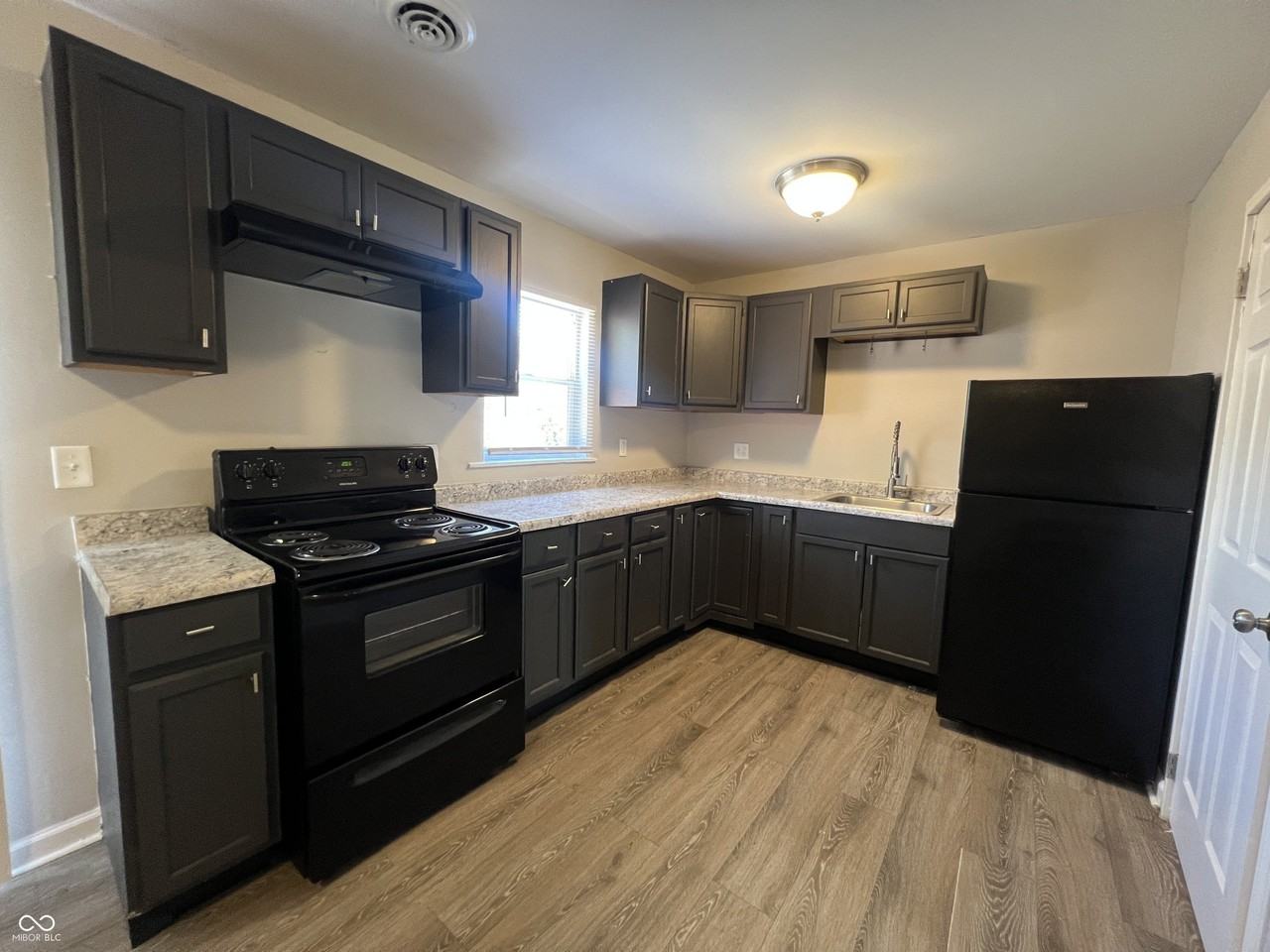 3357 Ashley Ln - Photo 7 of 21