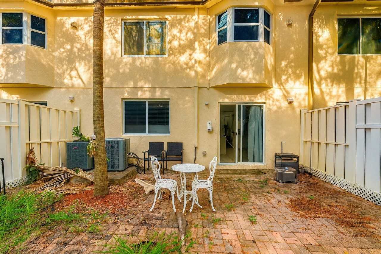 2200 Nw 78th Ave #105 - Photo 5 of 8