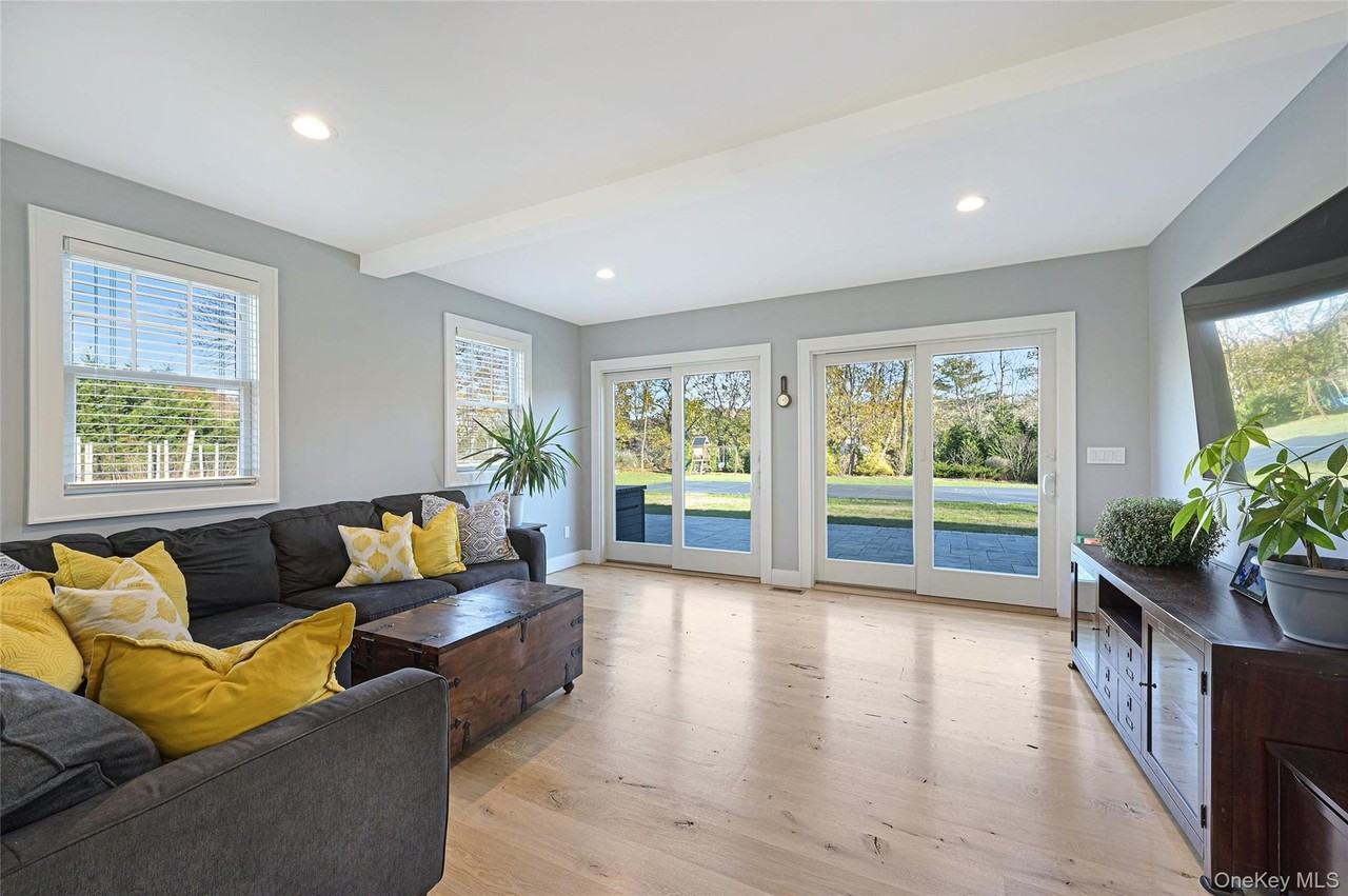 148 Montauk Hwy - Photo 3 of 30