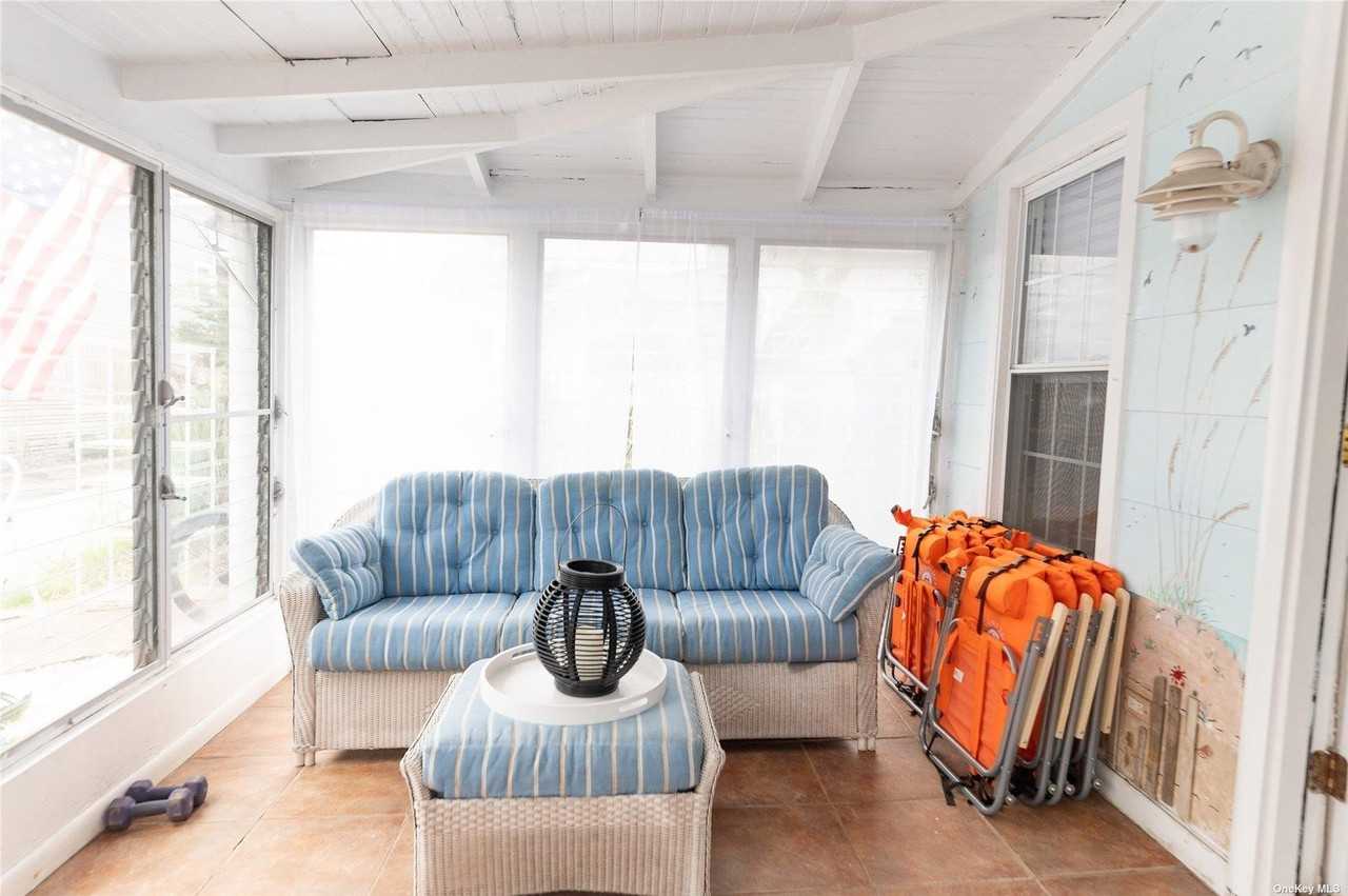 291 Cottage Walk - Photo 3 of 29