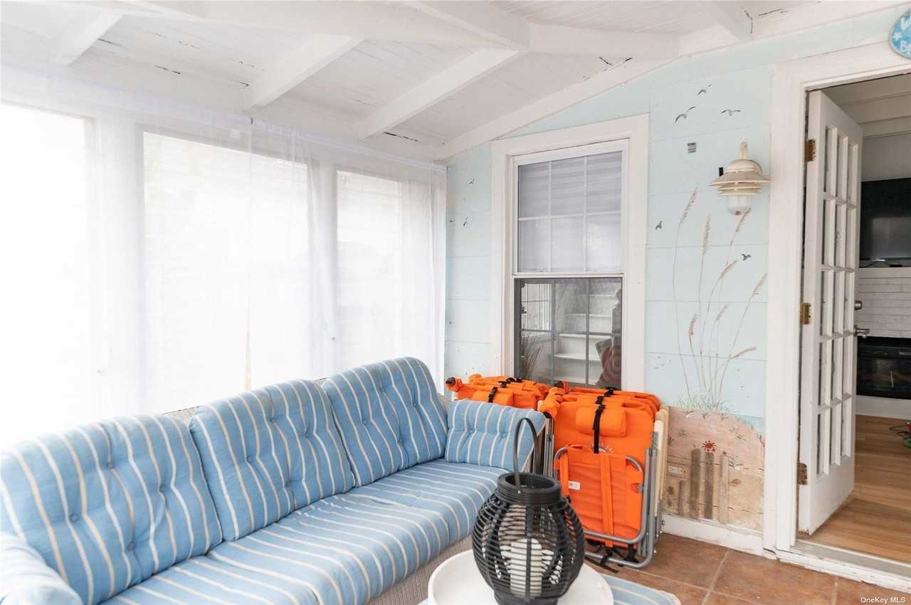 291 Cottage Walk - Photo 4 of 29