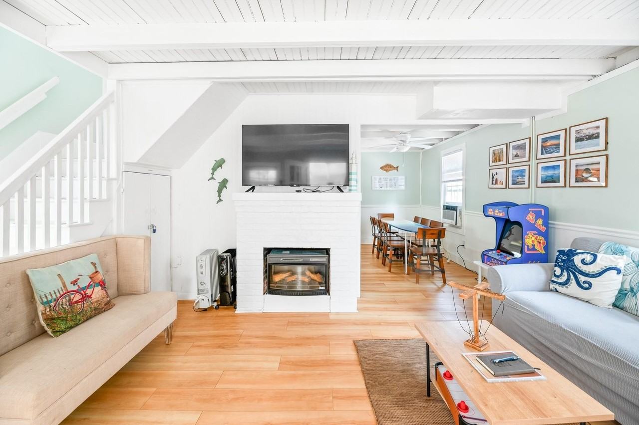 291 Cottage Walk - Photo 6 of 29