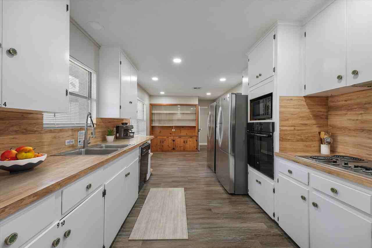 Lakeland Dr - Photo 2 of 15