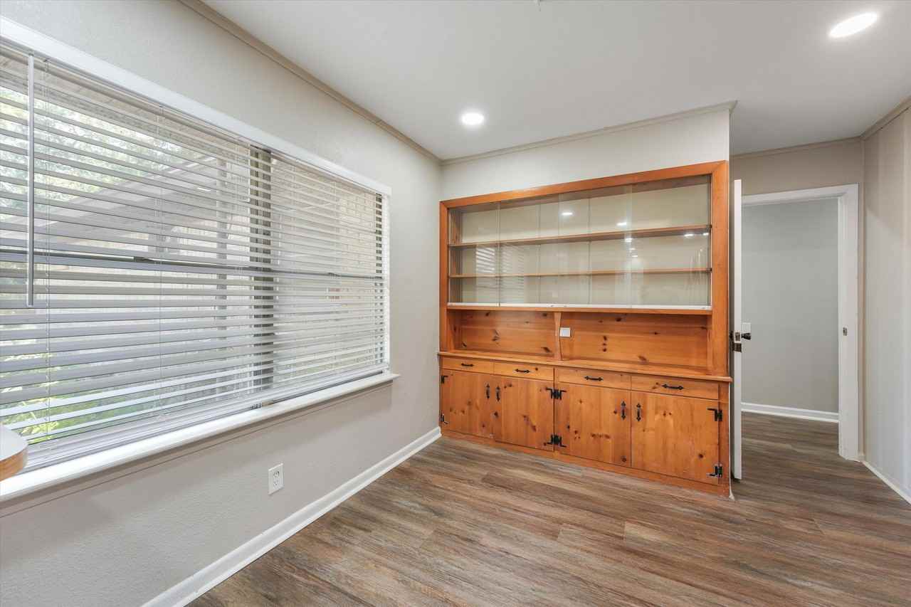 Lakeland Dr - Photo 4 of 15