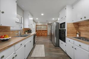 featured image of Lakeland Dr