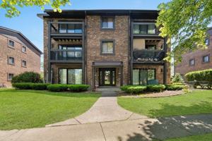 featured image of 15128 Quail Hollow Dr #1S