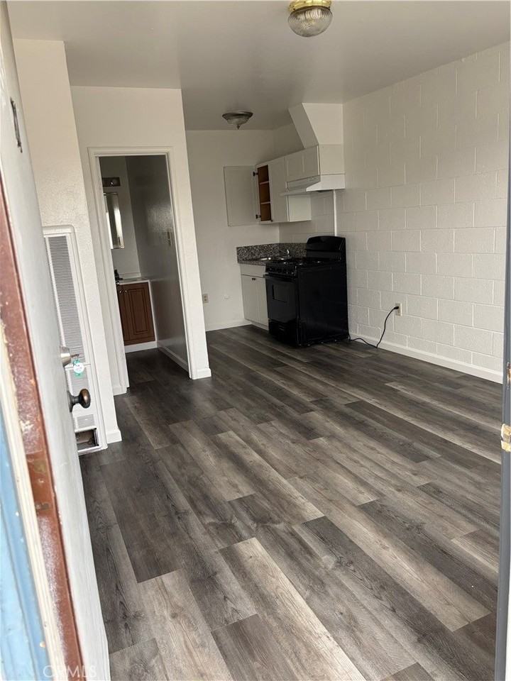 1226 Canal St - Photo 2 of 7