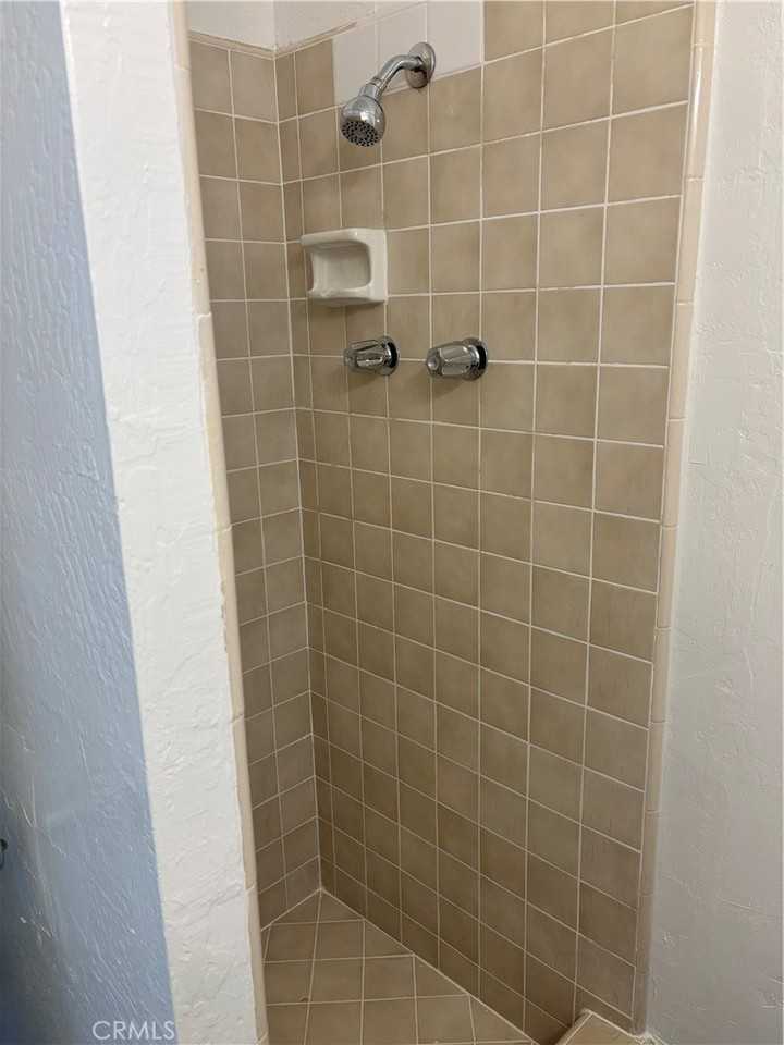 1226 Canal St - Photo 5 of 7