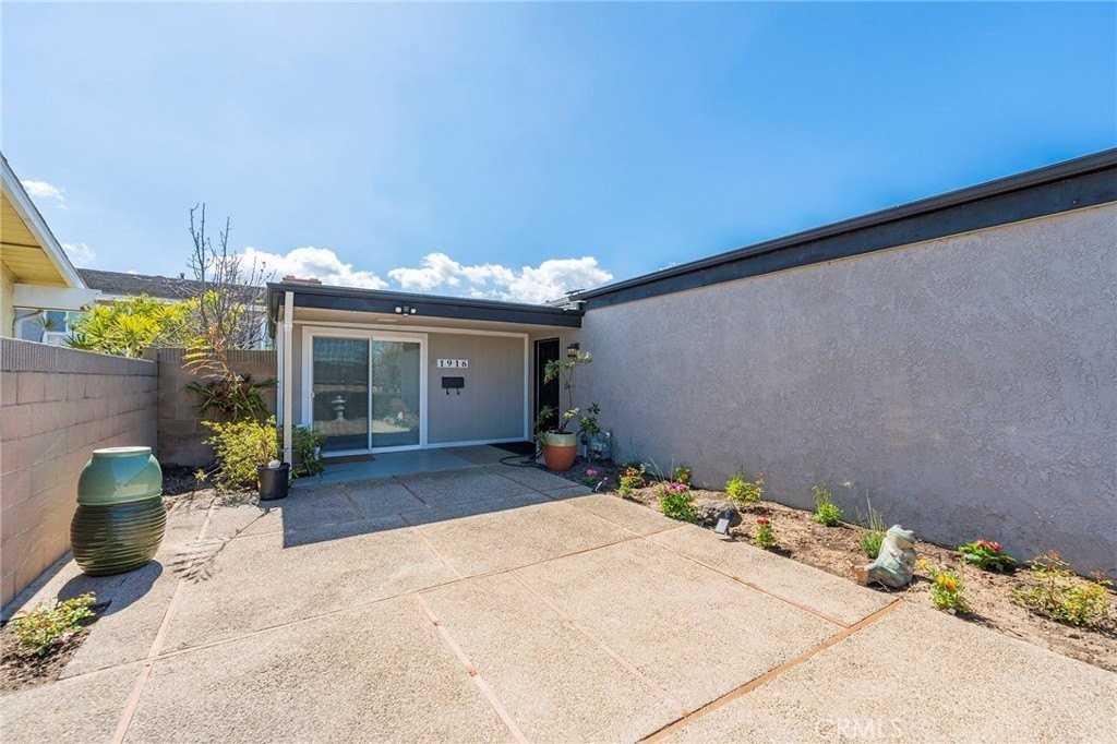 1916 W 231st St - Photo 4 of 50