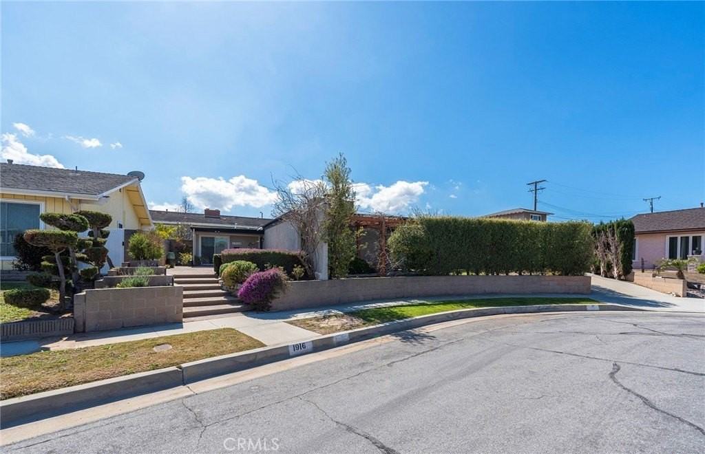 1916 W 231st St - Photo 5 of 50