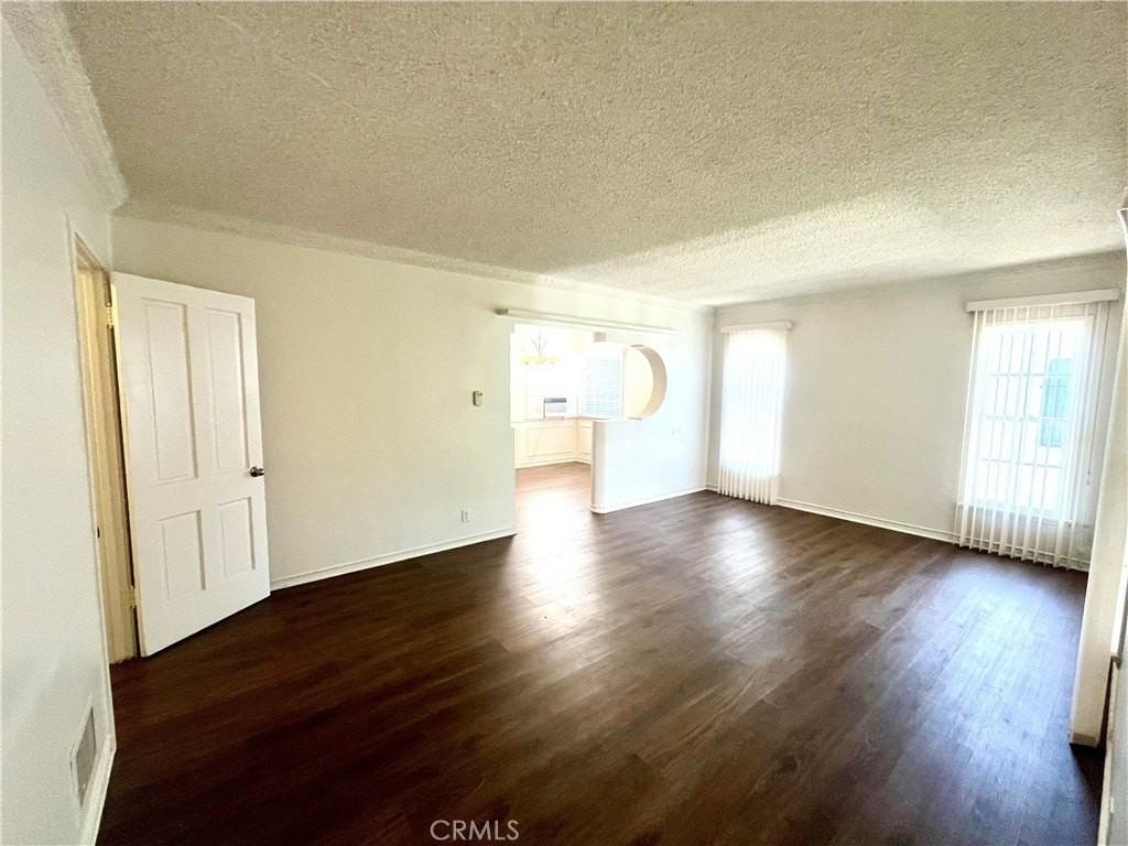 271 S Spalding Dr #C - Photo 4 of 18