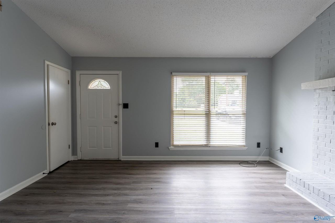 1912 Mangum Dr Nw - Photo 3 of 21