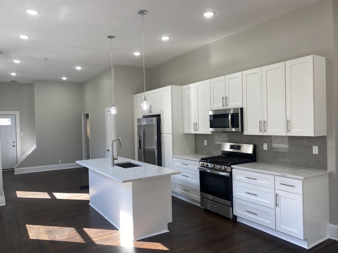 308 Center Street - Photo 4 of 17