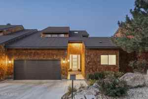 featured image of 2375 Harbor Cir