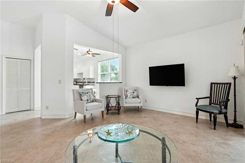 7092 Timberland Cir #201 - Photo 3 of 8