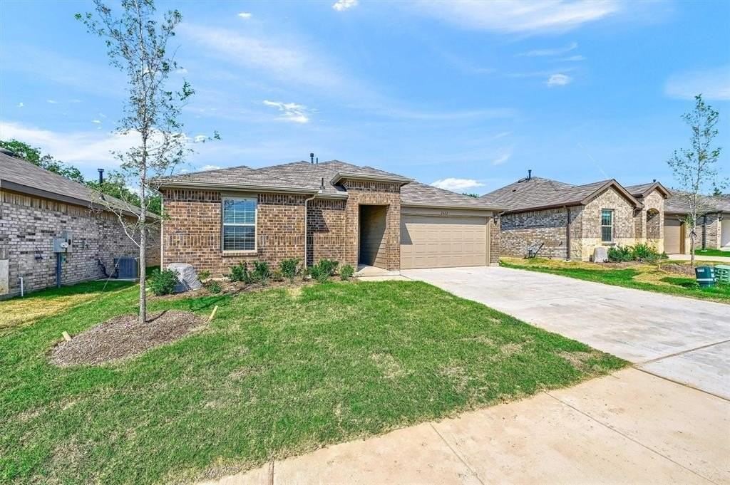 2422 Burleson Rd - Photo 3 of 28