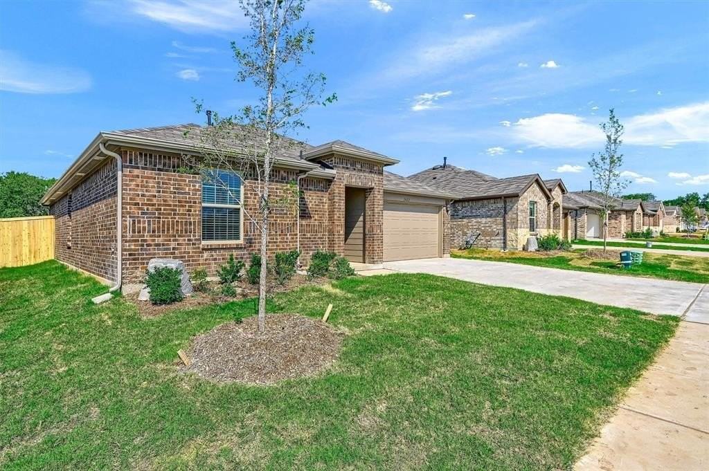 2422 Burleson Rd - Photo 4 of 28