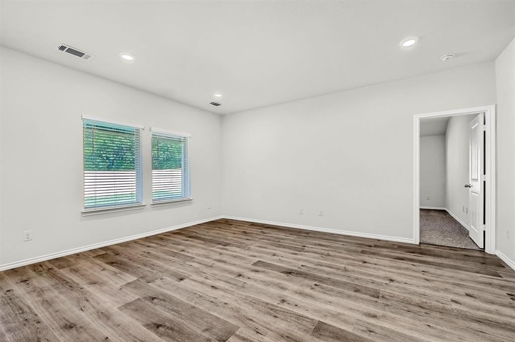 2422 Burleson Rd - Photo 7 of 28