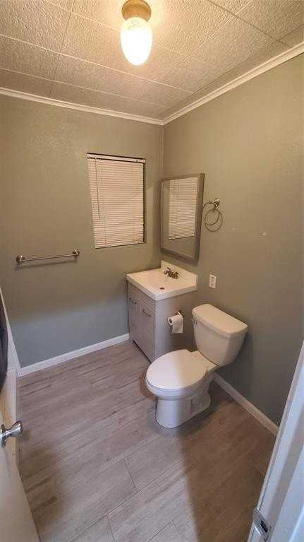 213 W Wall St - Photo 4 of 14