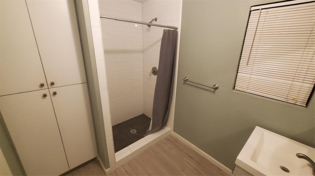 213 W Wall St - Photo 5 of 14