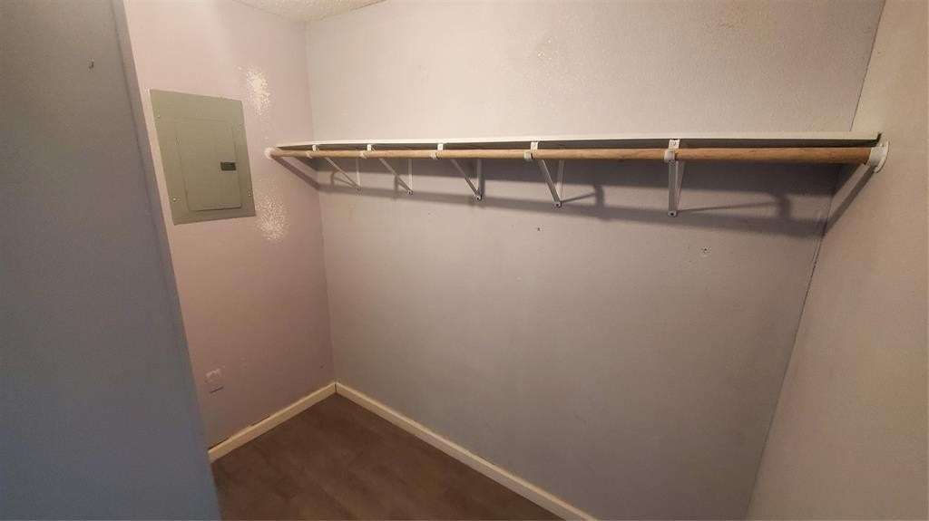 213 W Wall St - Photo 6 of 14