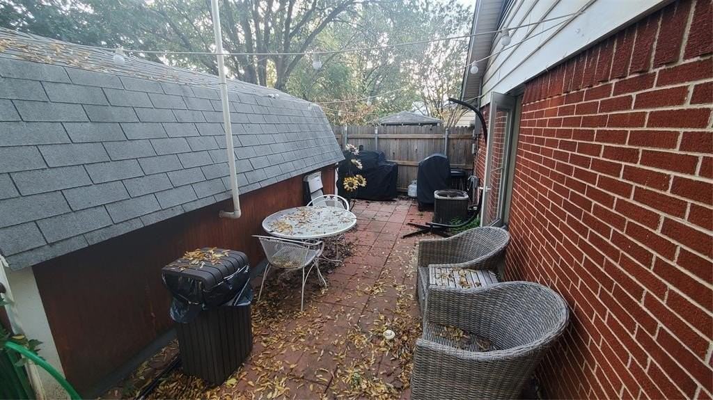 213 W Wall St - Photo 7 of 14