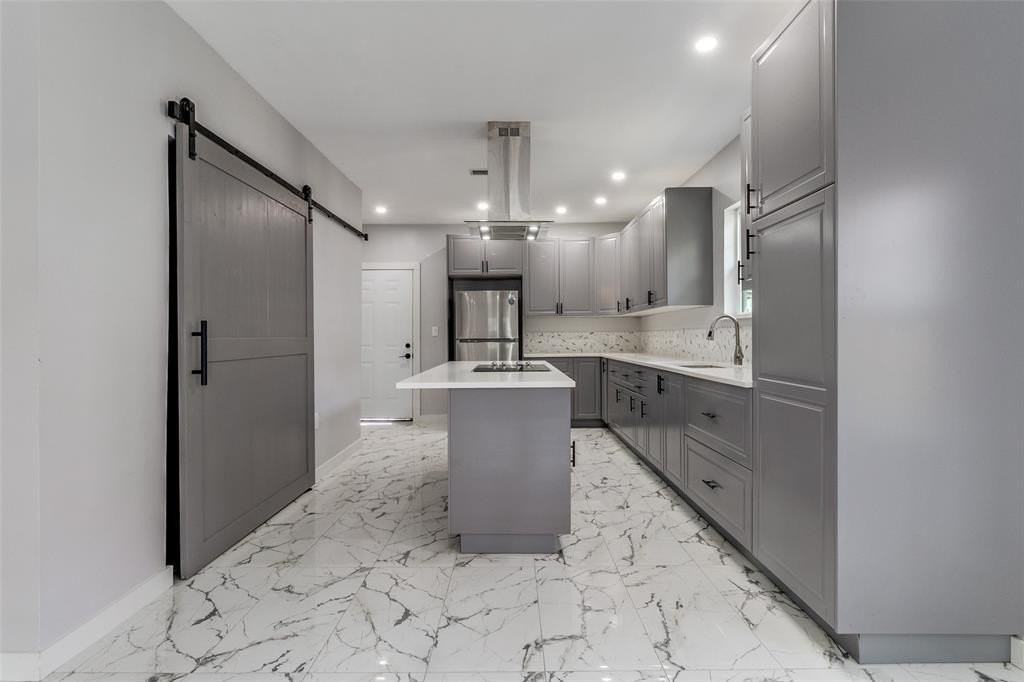 729 S Waverly Dr - Photo 2 of 12