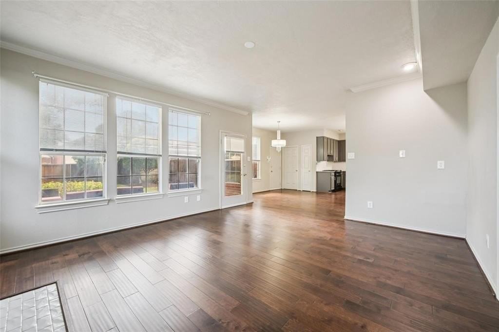 2000 Antwerp Ave - Photo 4 of 20