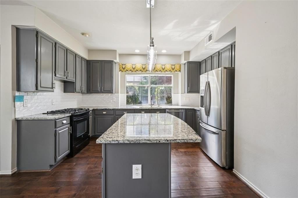 2000 Antwerp Ave - Photo 5 of 20