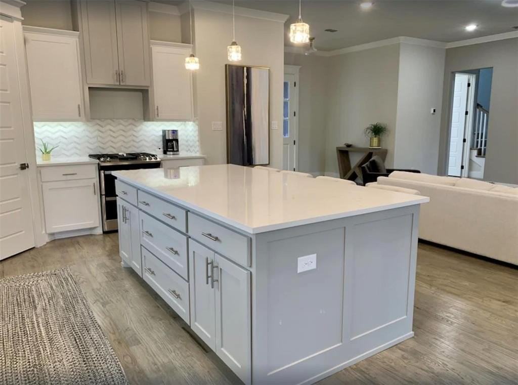 306 Village Way - Photo 5 of 14