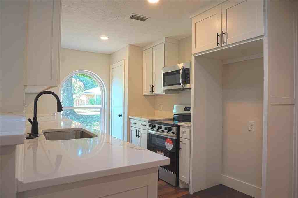 2313 Westridge Dr - Photo 6 of 23