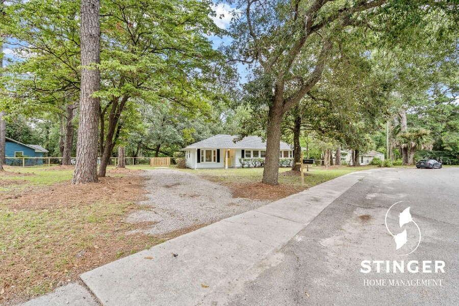 401 Fraser Dr - Photo 2 of 27