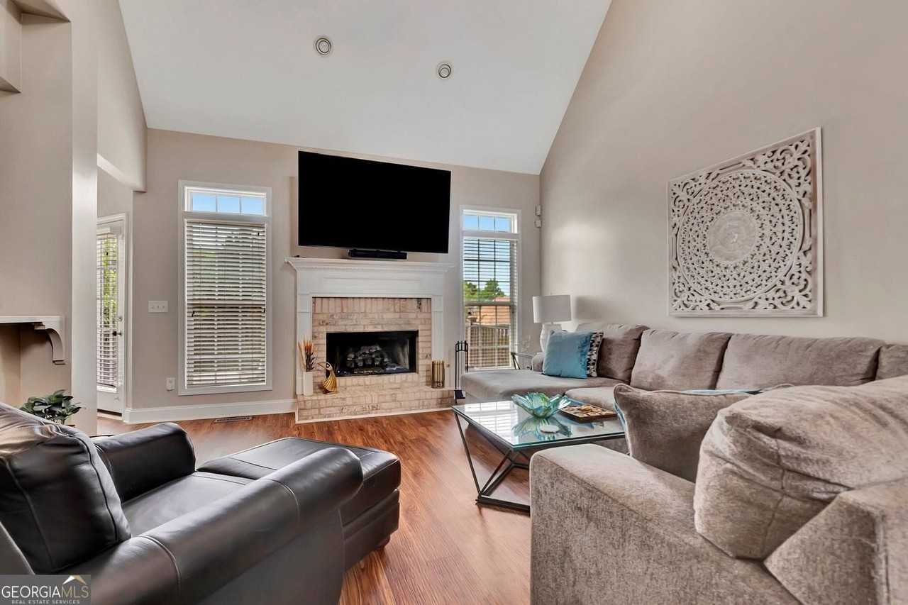 311 Hambrick Park - Photo 3 of 22