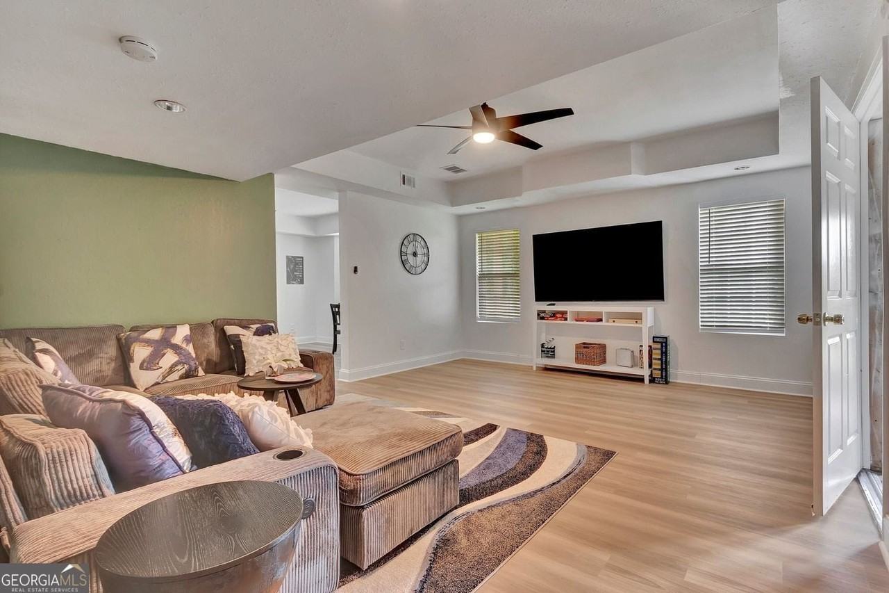 311 Hambrick Park - Photo 4 of 22