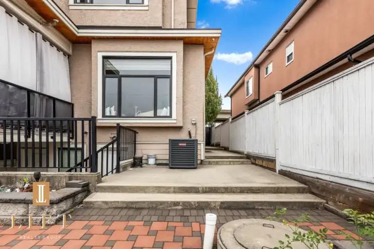6388 Rumble St - Photo 2 of 10