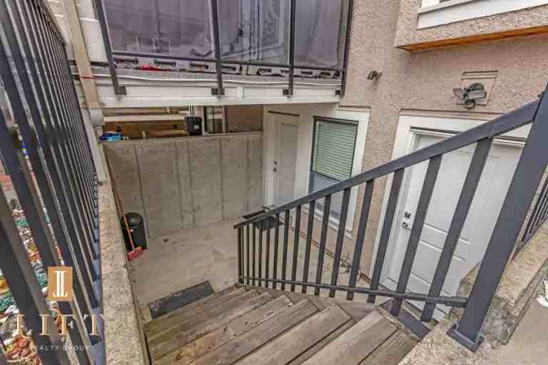 6388 Rumble St - Photo 3 of 10