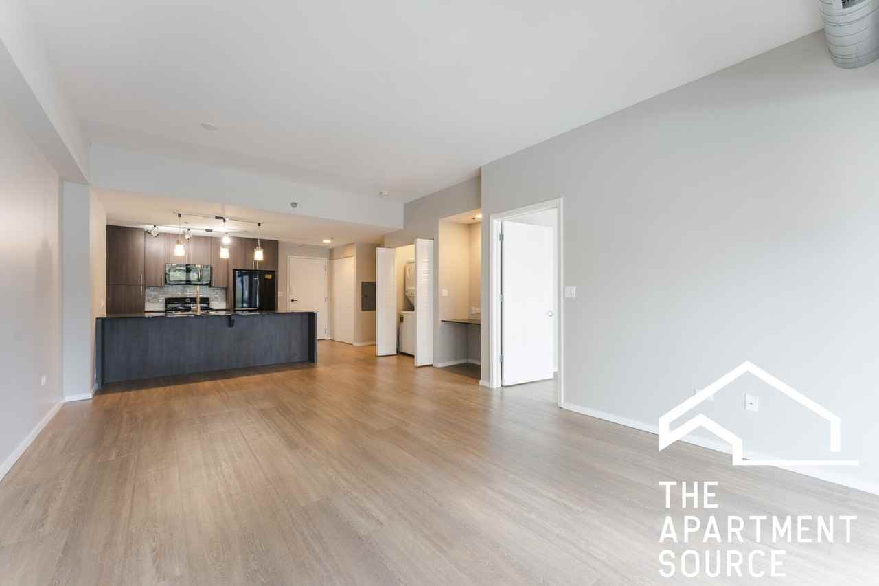 211 W Scott St - Photo 3 of 36