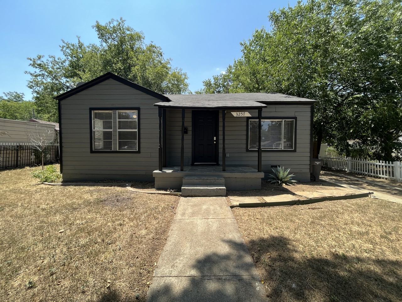 3257 Quentin Ct - Photo 3 of 16