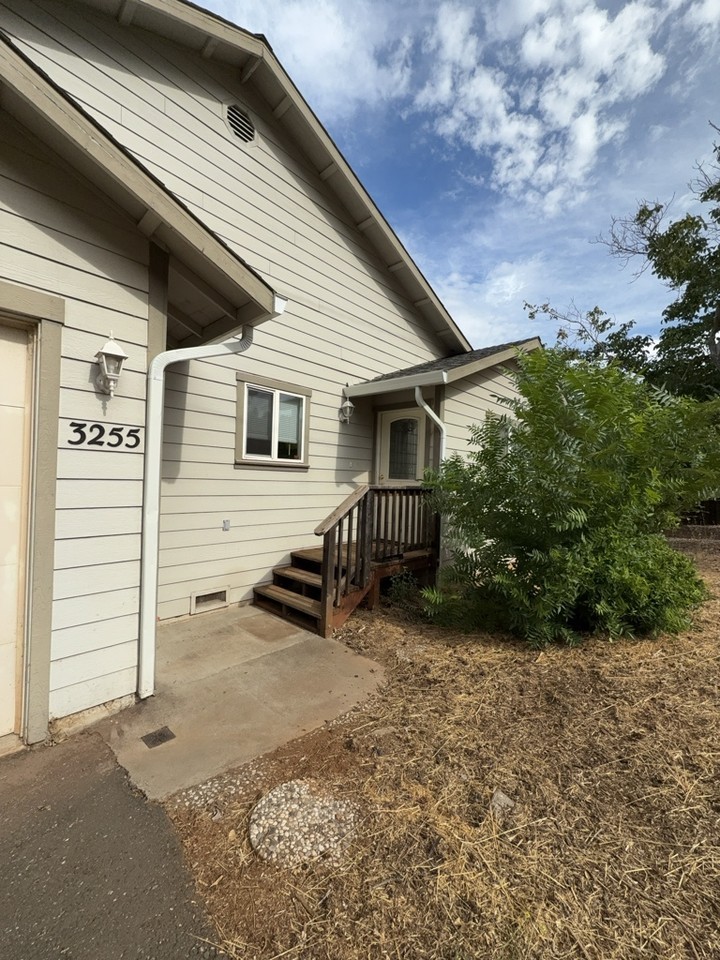 3255 Marina View Dr - Photo 2 of 30