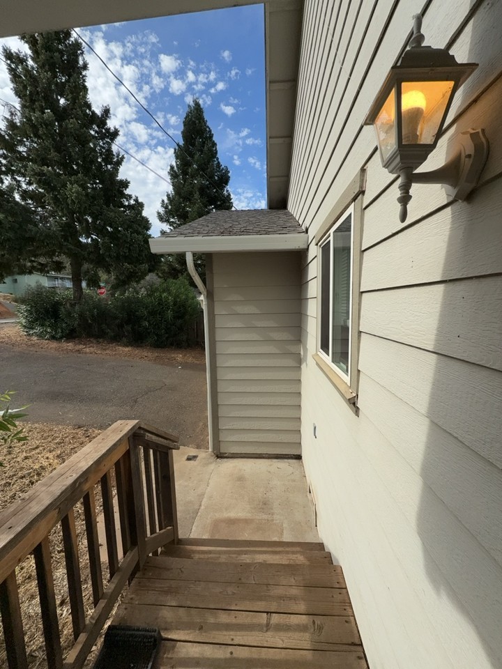 3255 Marina View Dr - Photo 3 of 30