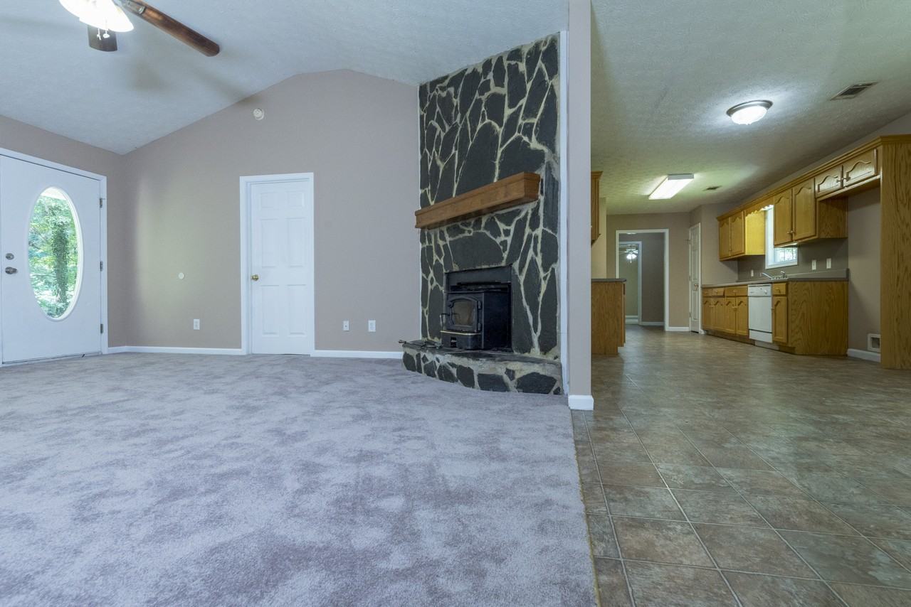 445 Hawk Rd - Photo 2 of 36