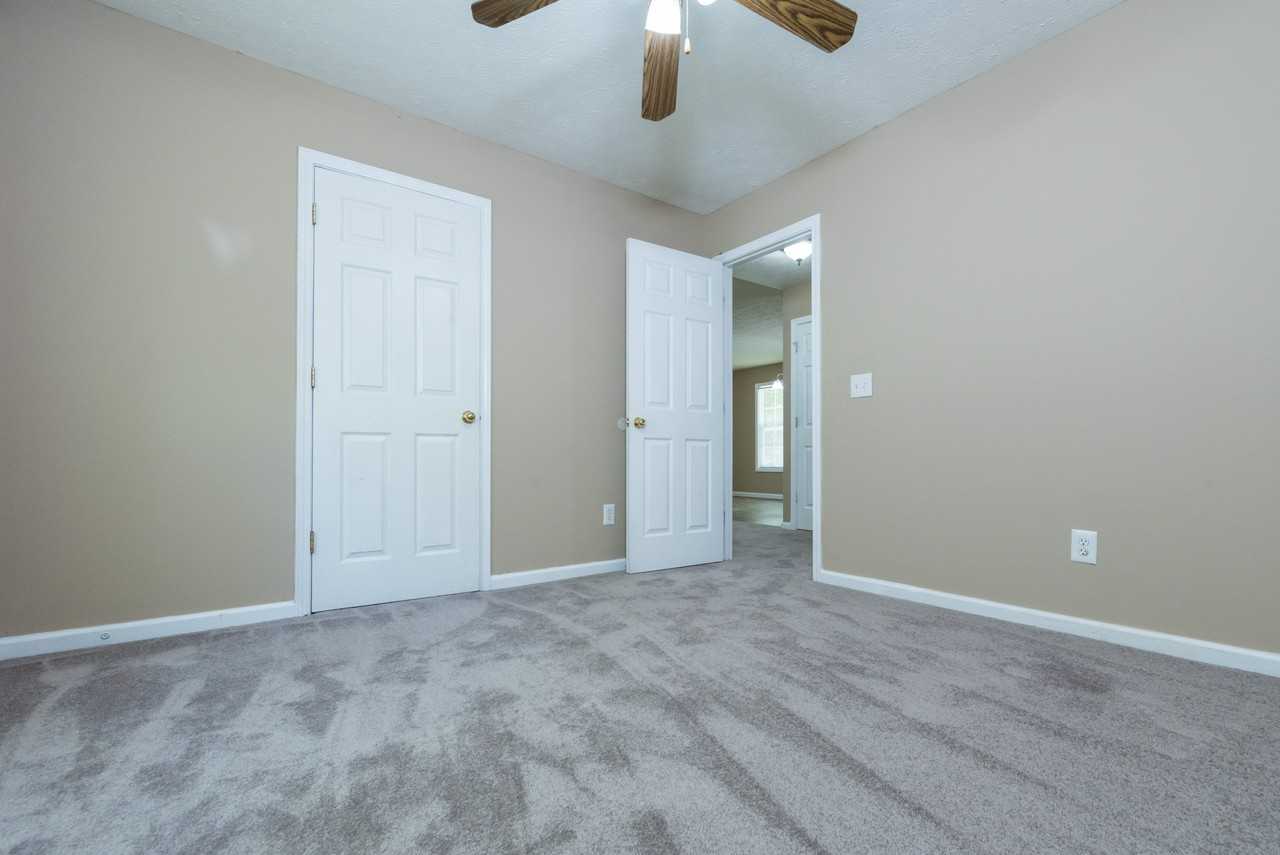 445 Hawk Rd - Photo 3 of 36