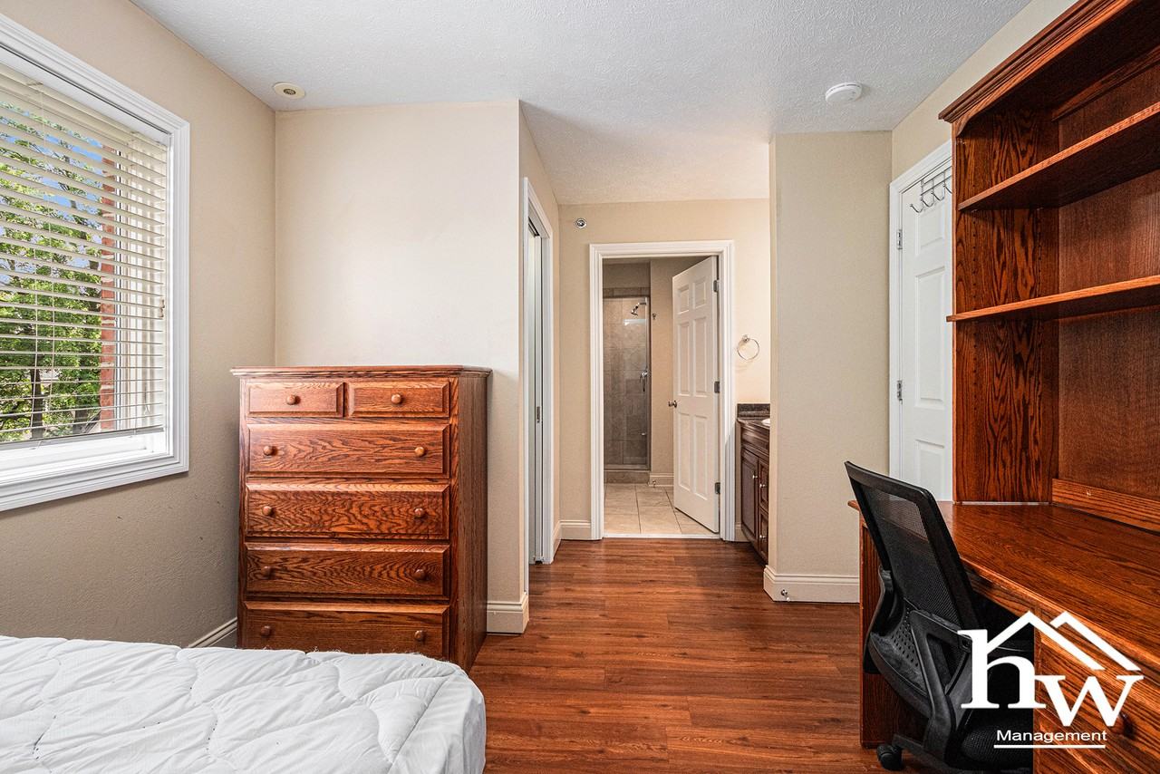 627 N Saint Peter St - Photo 2 of 17