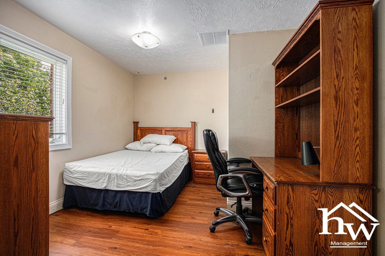 627 N Saint Peter St - Photo 4 of 17